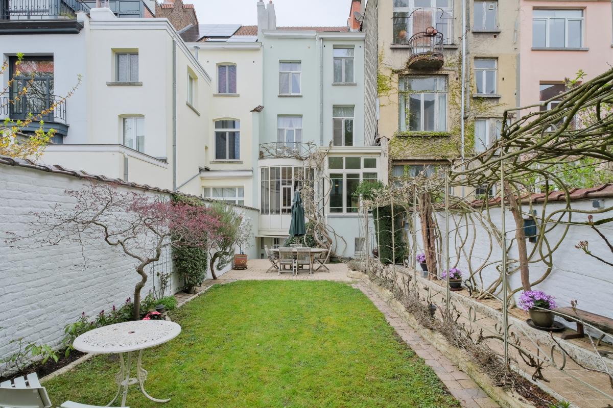 Place Brugmann : maison 6 ch + jardin orienté Sud