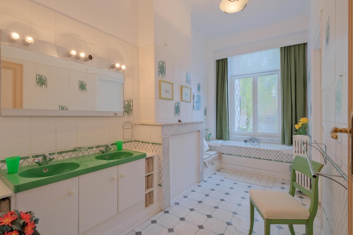 Place Brugmann : maison 6 ch + jardin orienté Sud