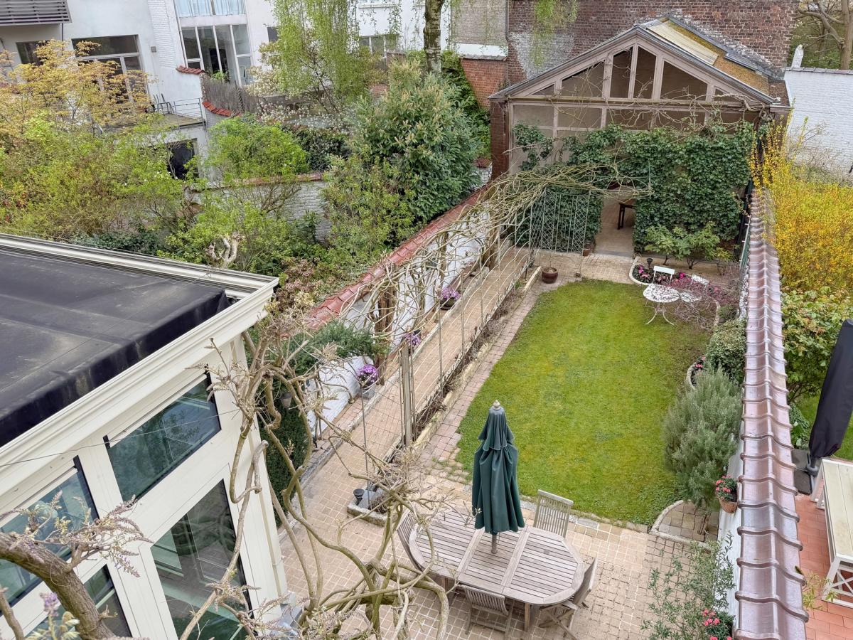 Place Brugmann : maison 6 ch + jardin orienté Sud