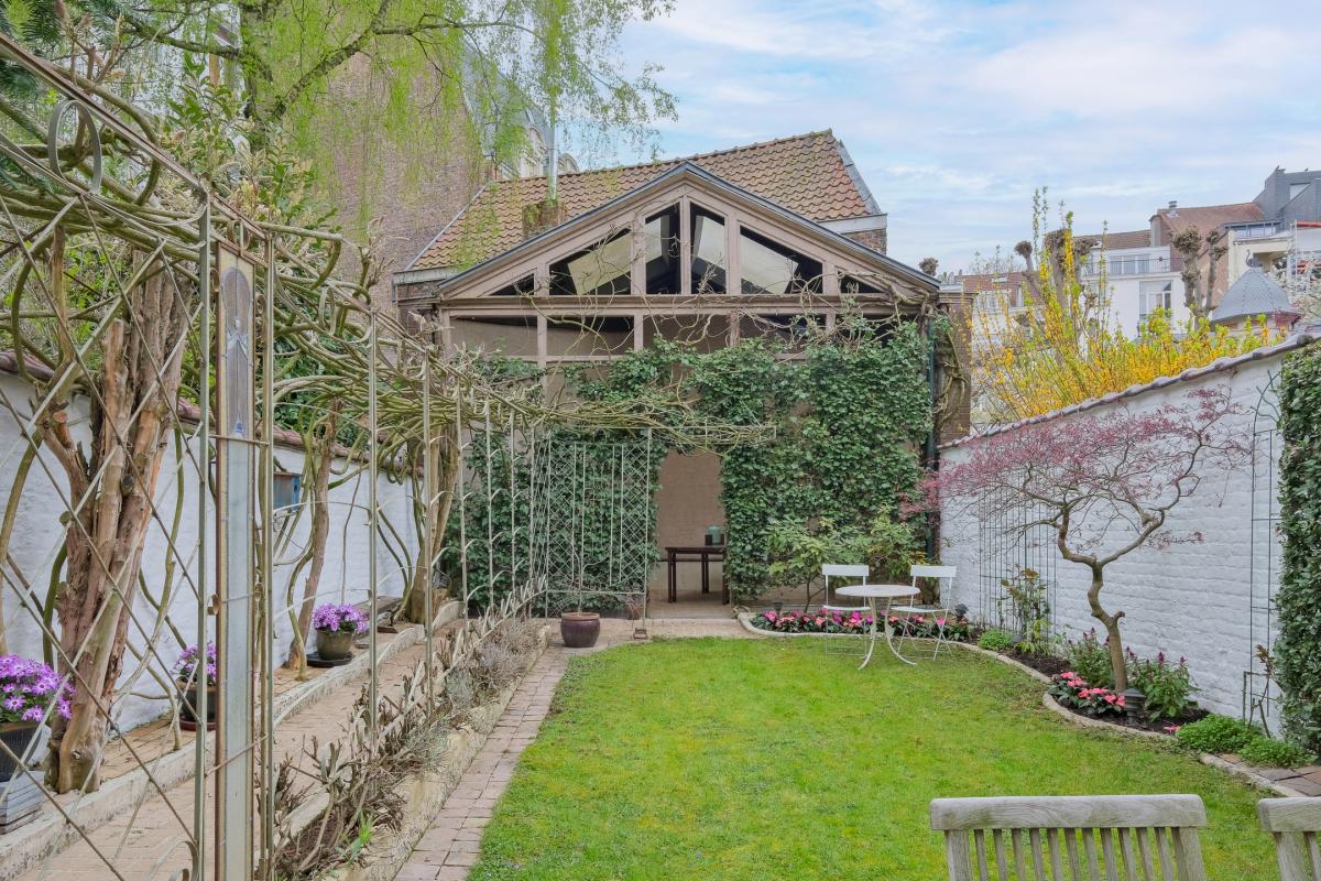 Place Brugmann : maison 6 ch + jardin orienté Sud