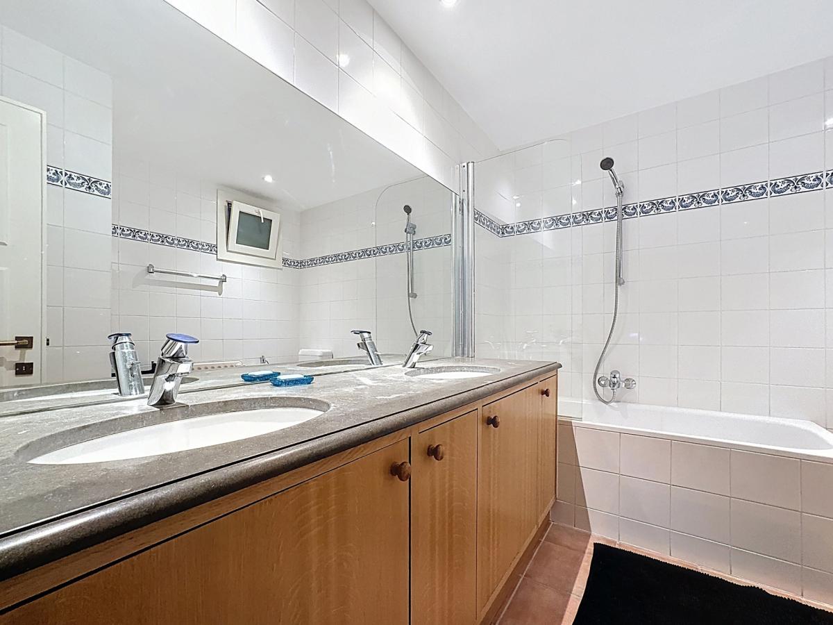 Louise, jardin du Roi, spacieux appartement de 205 m2