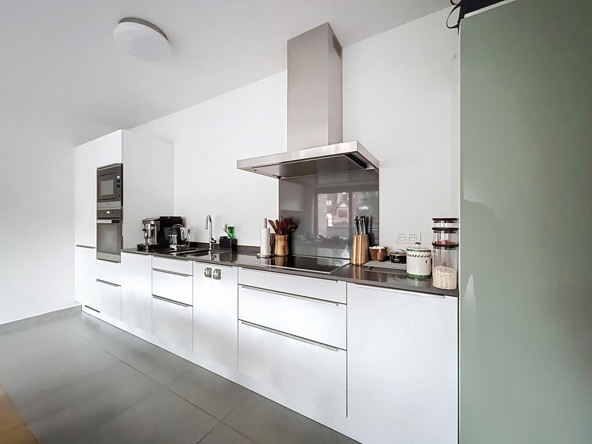 Place Saint-Job : Bel appartement moderne + terrasse SUD