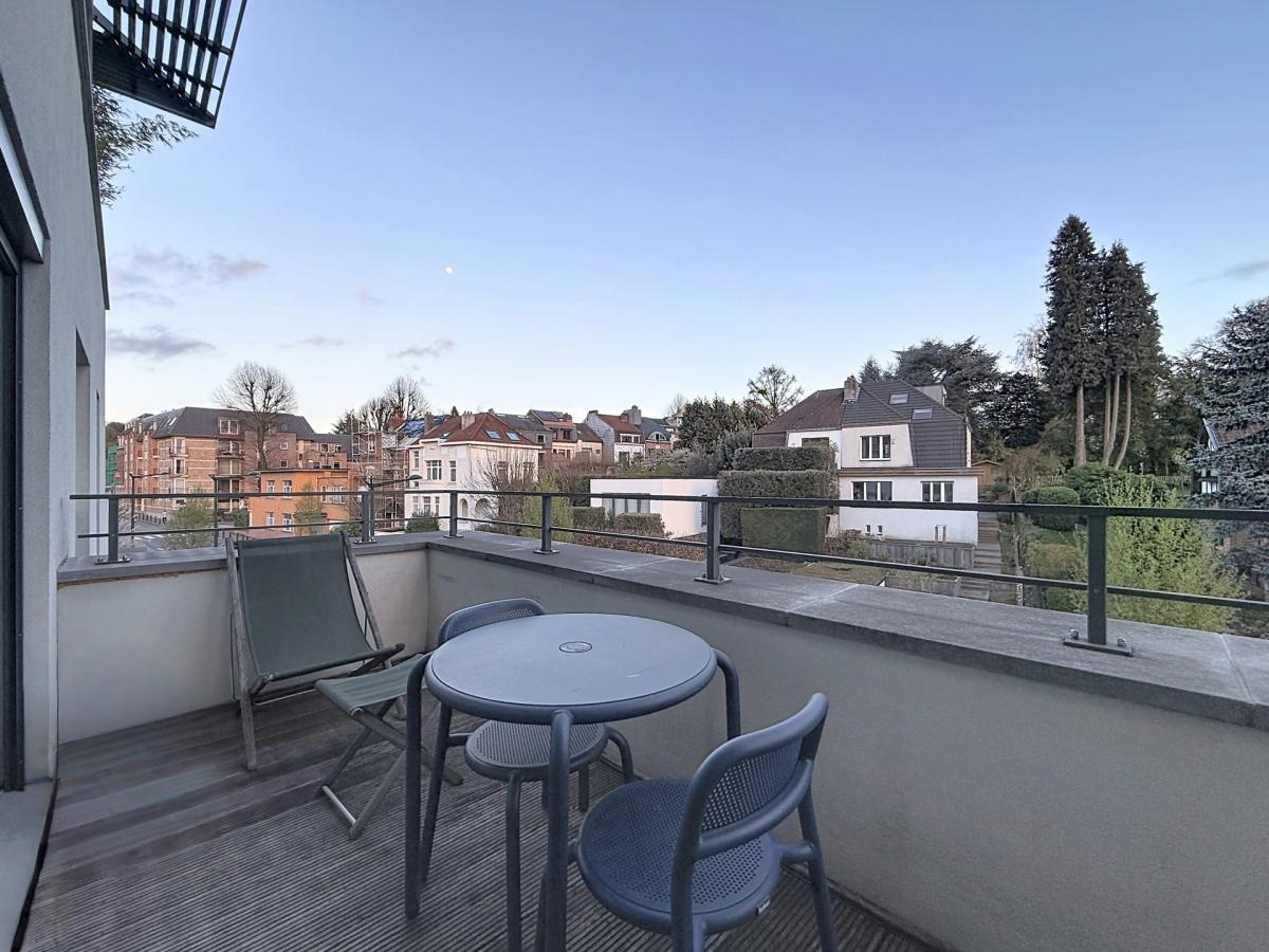 Place Saint-Job : Bel appartement moderne + terrasse SUD