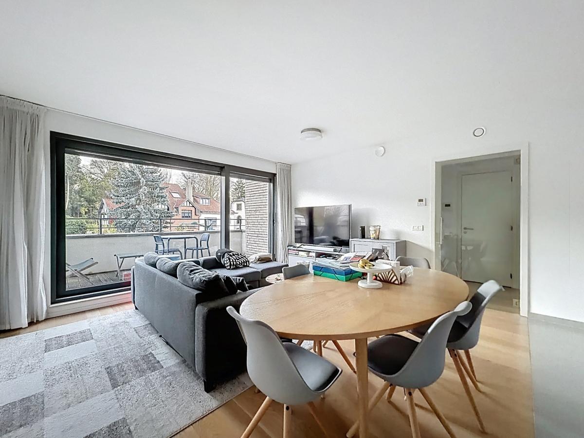 Place Saint-Job : Bel appartement moderne + terrasse SUD