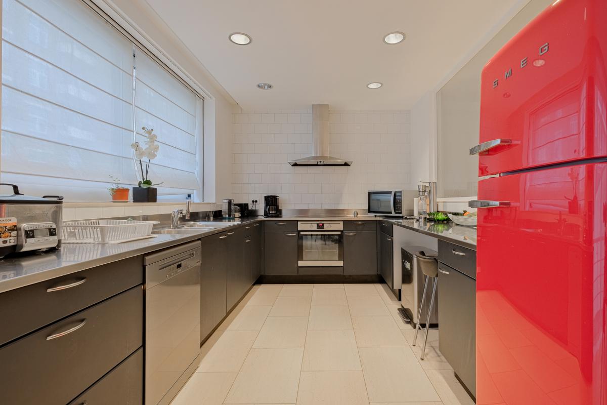 Châtelain: Belle arrière maison 3 chambres, cour et terrasse