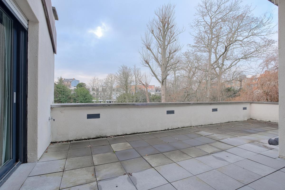 Châtelain: Belle arrière maison 3 chambres, cour et terrasse