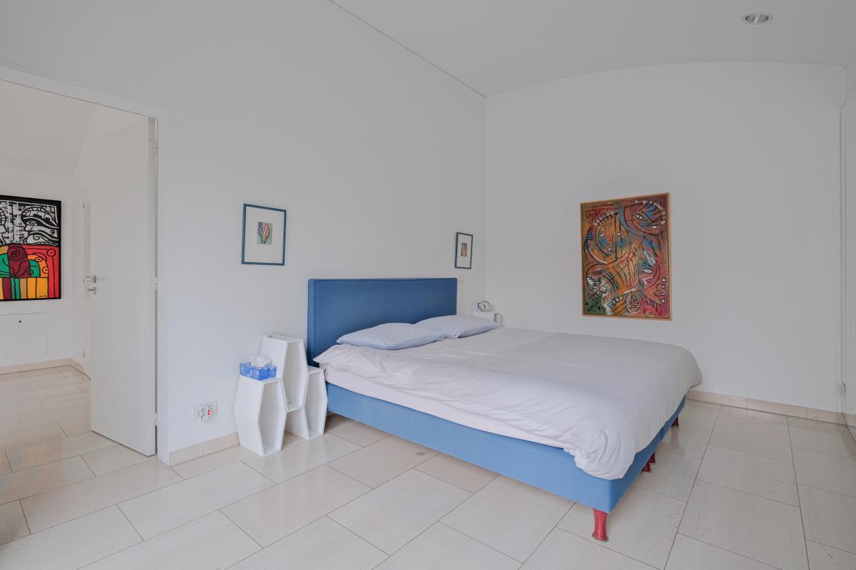 Châtelain: Belle arrière maison 3 chambres, cour et terrasse