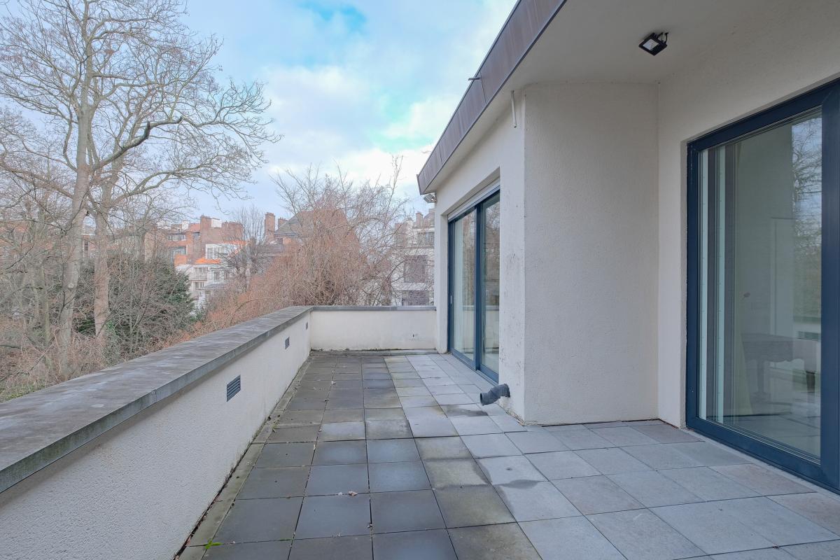 Châtelain: Belle arrière maison 3 chambres, cour et terrasse