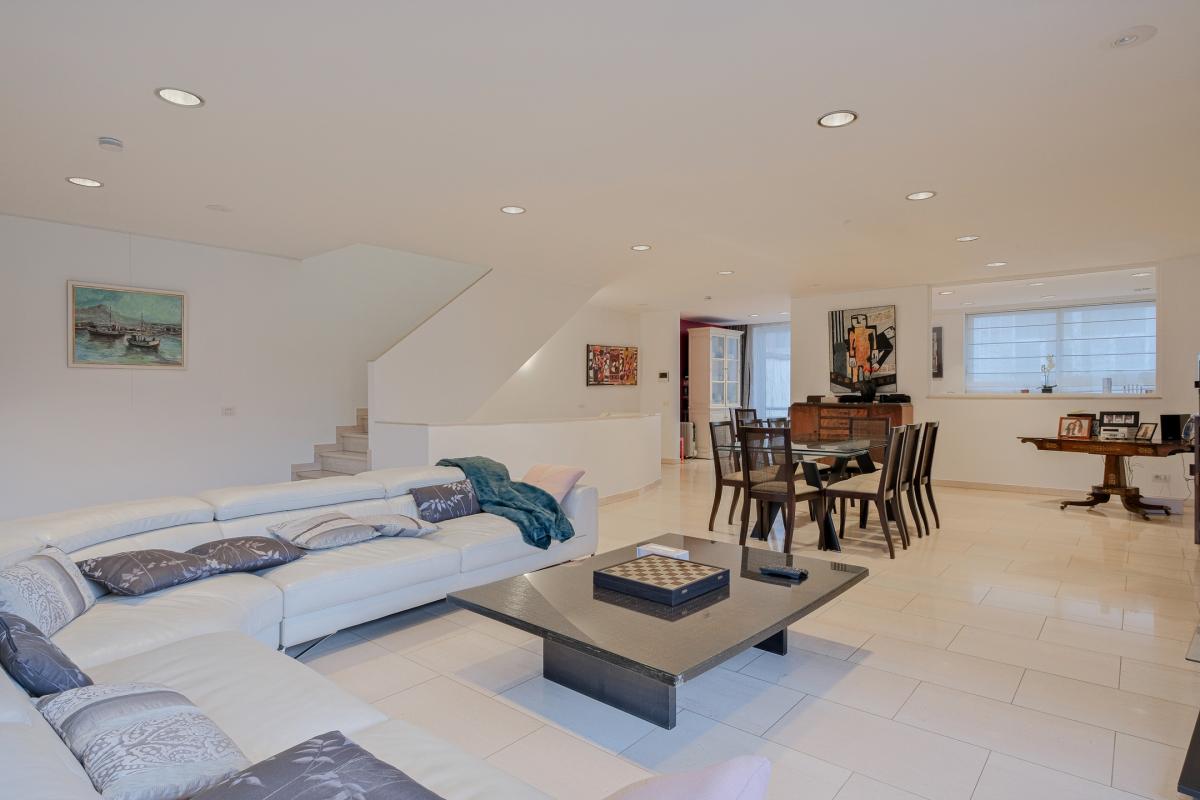 Châtelain: Belle arrière maison 3 chambres, cour et terrasse