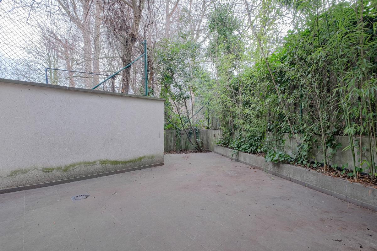 Châtelain: Belle arrière maison 3 chambres, cour et terrasse