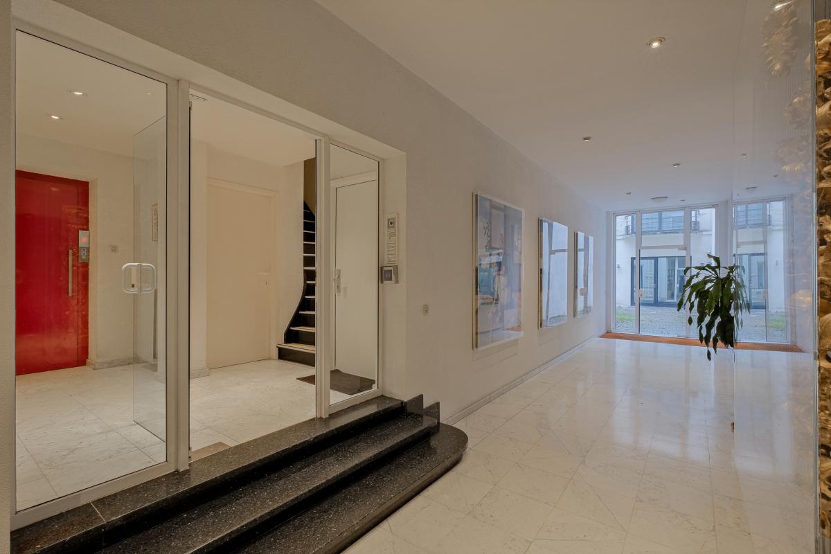 Châtelain: Belle arrière maison 3 chambres, cour et terrasse