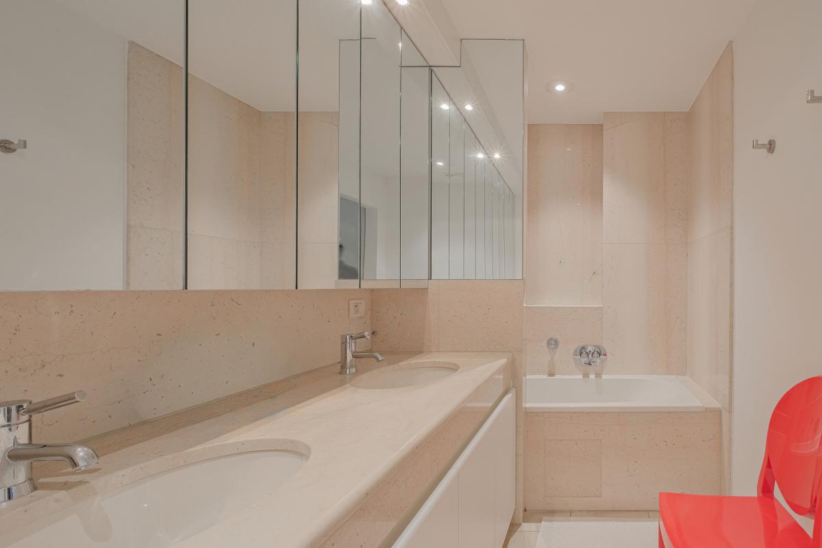 Châtelain: Belle arrière maison 3 chambres, cour et terrasse