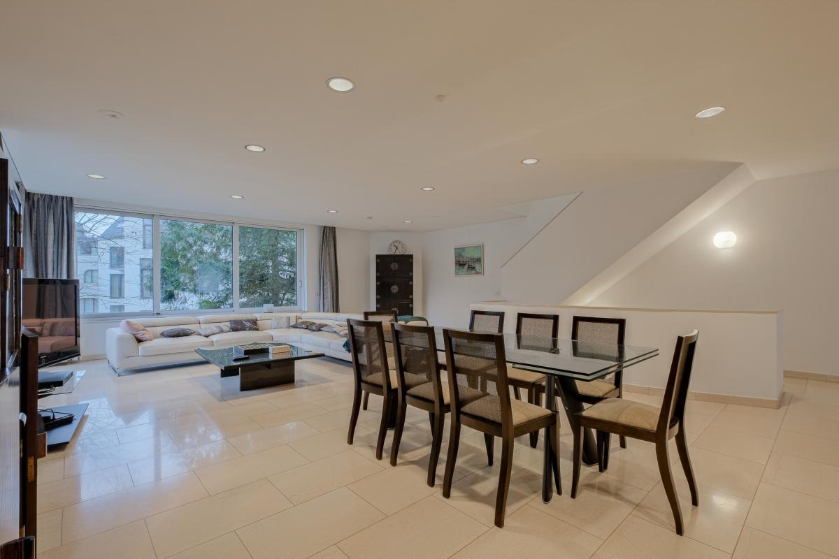 Châtelain: Belle arrière maison 3 chambres, cour et terrasse