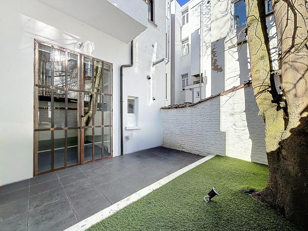 Chatelain : Beau rez-de-chaussée avec jardin !