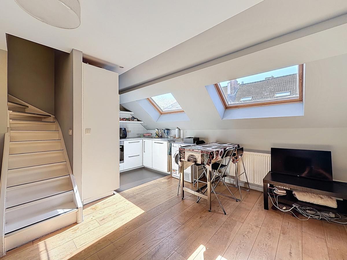 Montjoie / Bois de la Cambre : Beau duplex rénové et meublé