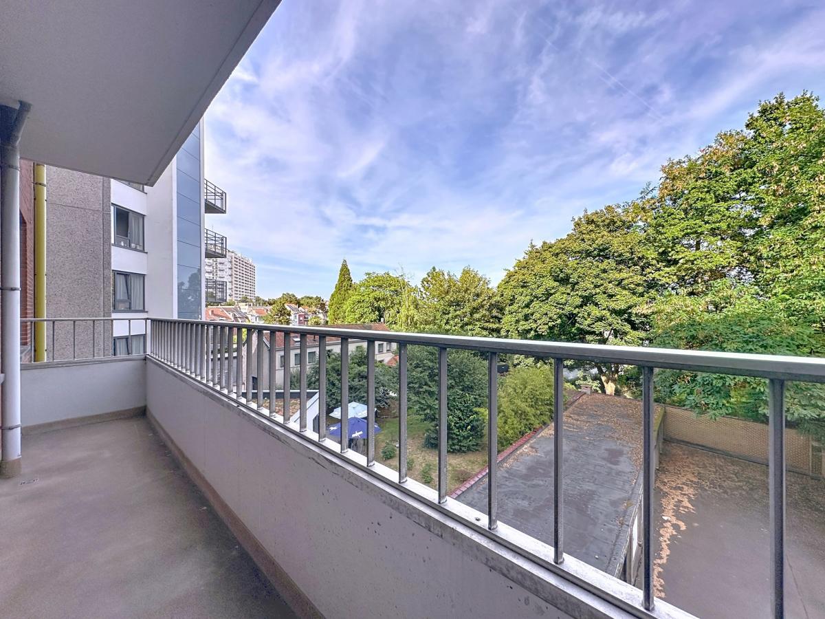 Forest, limite Uccle, lumineux appartement 3ch avec terrasse