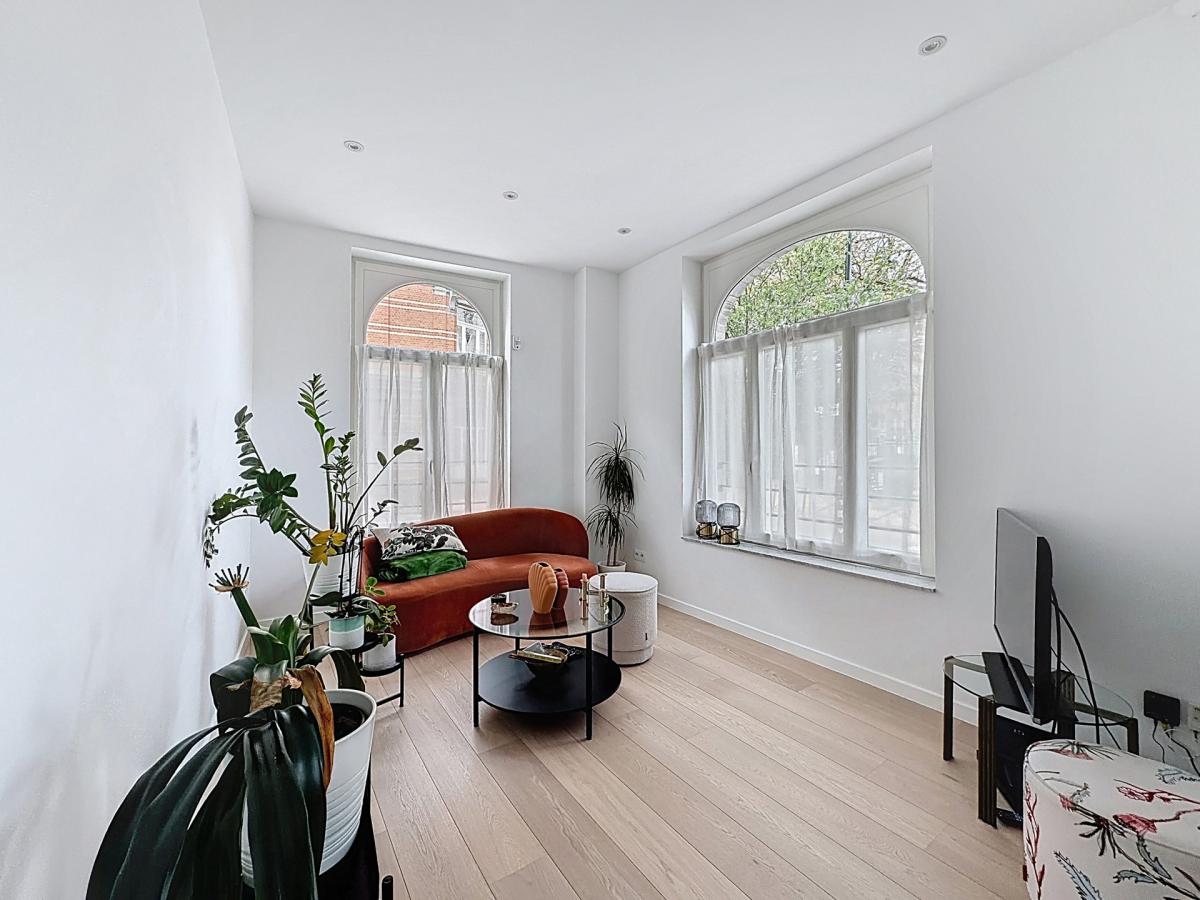 Pl. Brugmann/Lepoutre : Superbe appartement rez-de-chaussée 