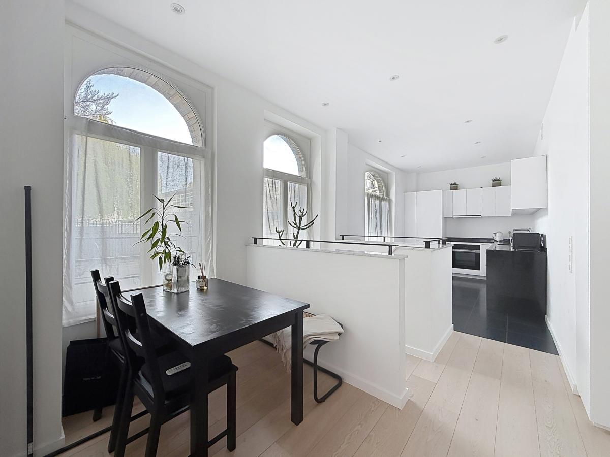 Pl. Brugmann/Lepoutre : Superbe appartement rez-de-chaussée 