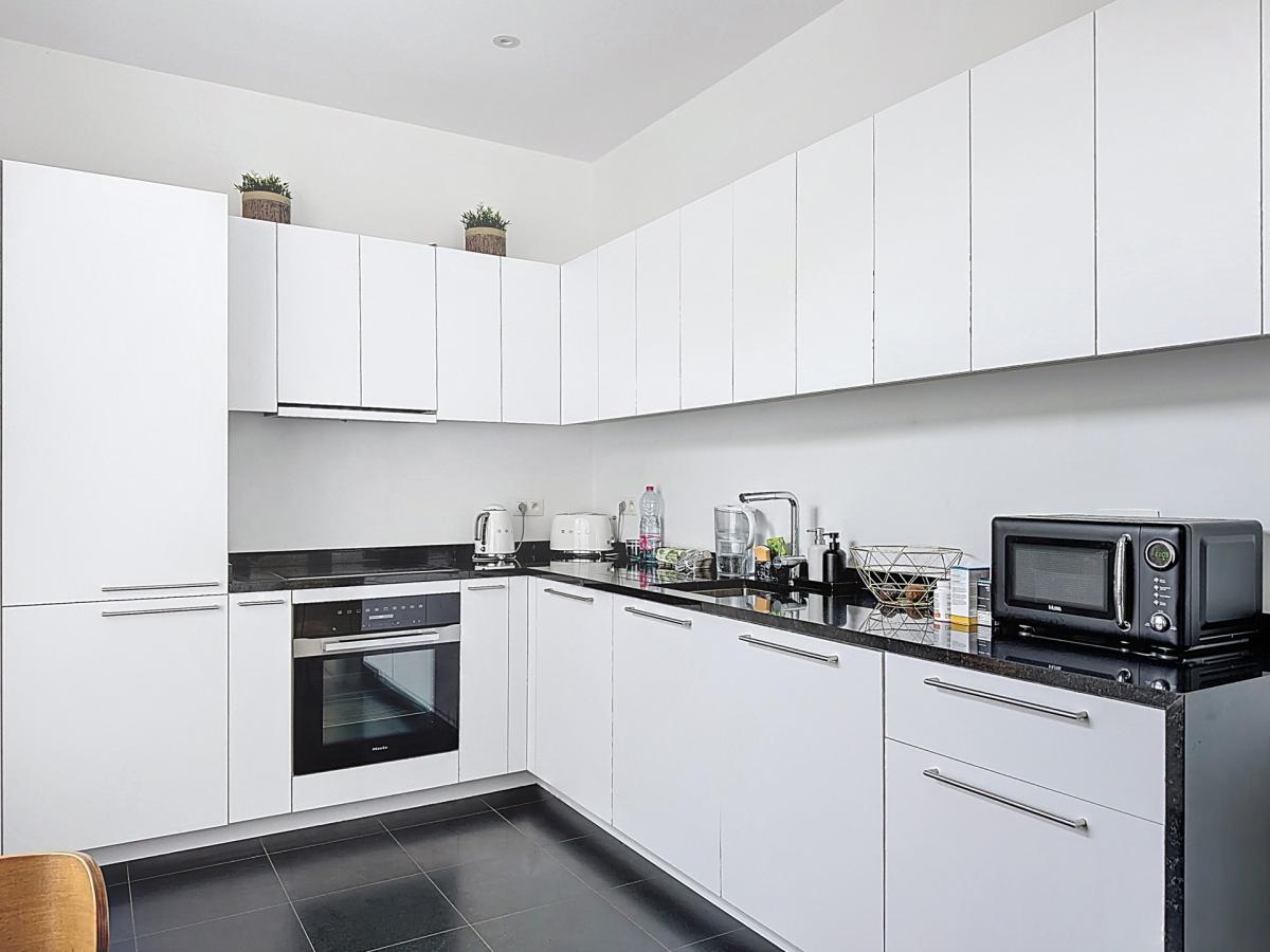 Pl. Brugmann/Lepoutre : Superbe appartement rez-de-chaussée 