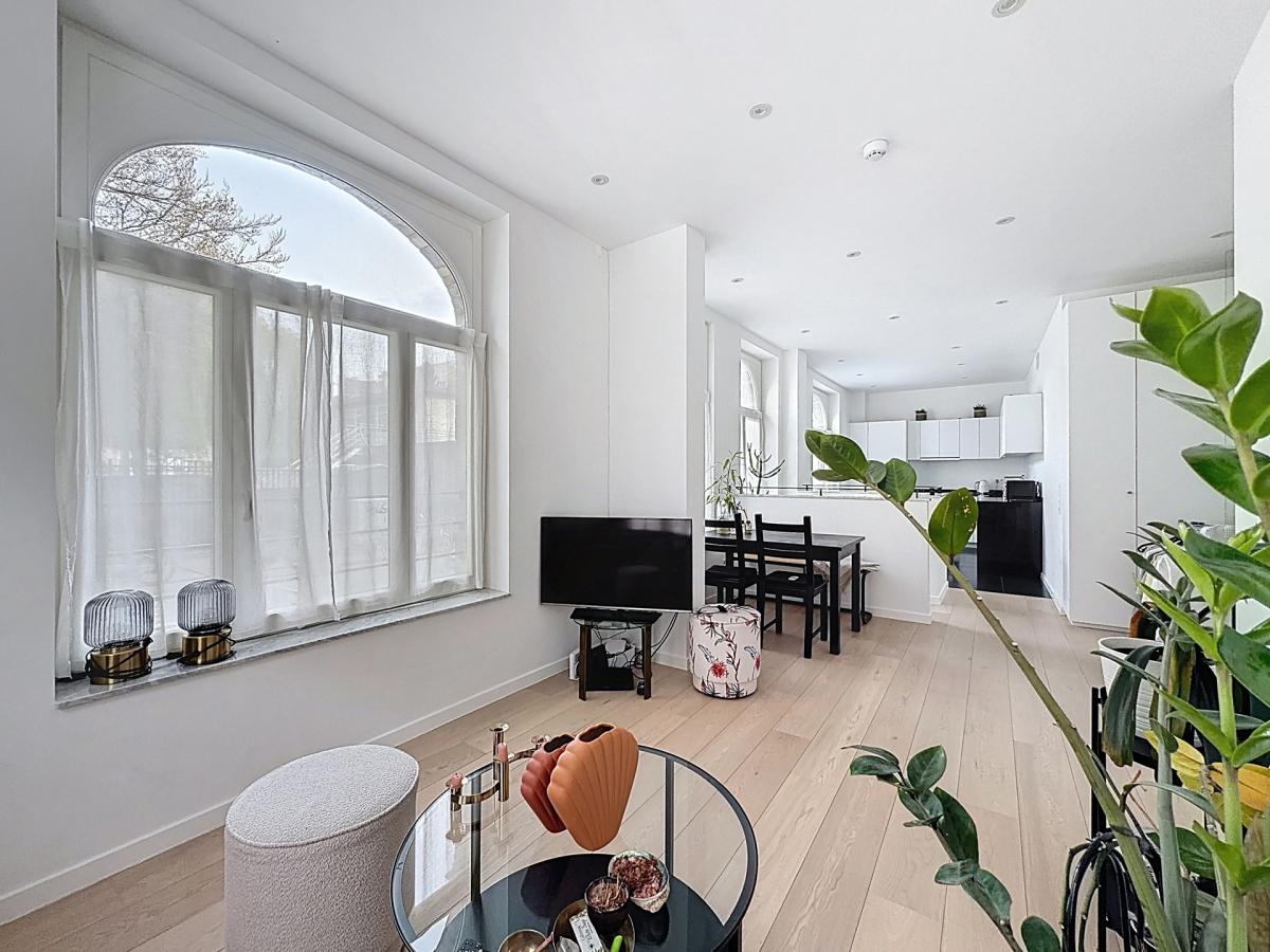 Pl. Brugmann/Lepoutre : Superbe appartement rez-de-chaussée 