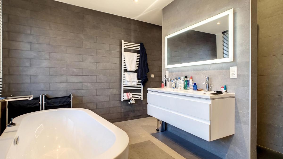 Boulevard de Waterloo : Superbe Penthouse meublé 