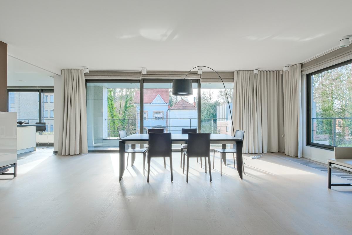 Uccle, superbe appartement dans immeuble Corbiau