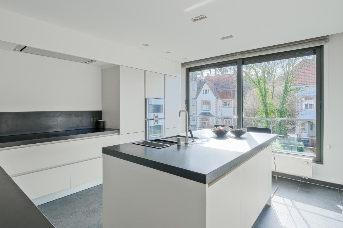 Uccle, superbe appartement dans immeuble Corbiau