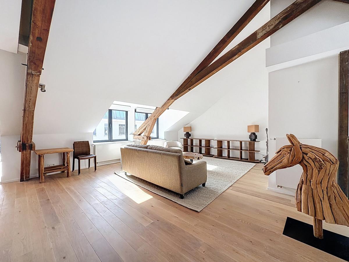 Royale / Congrès : Bel appartement duplex penthouse meublé