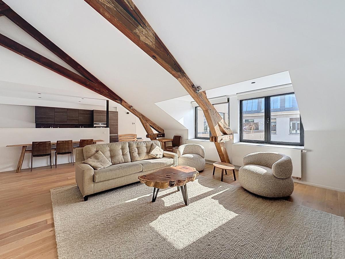 Royale / Congrès : Bel appartement duplex penthouse meublé