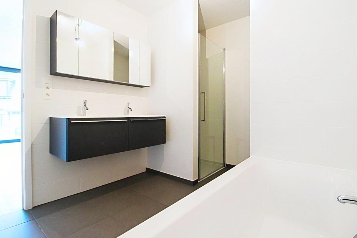 Louise 430/Corbiau : Sublime appartement + terrasse 