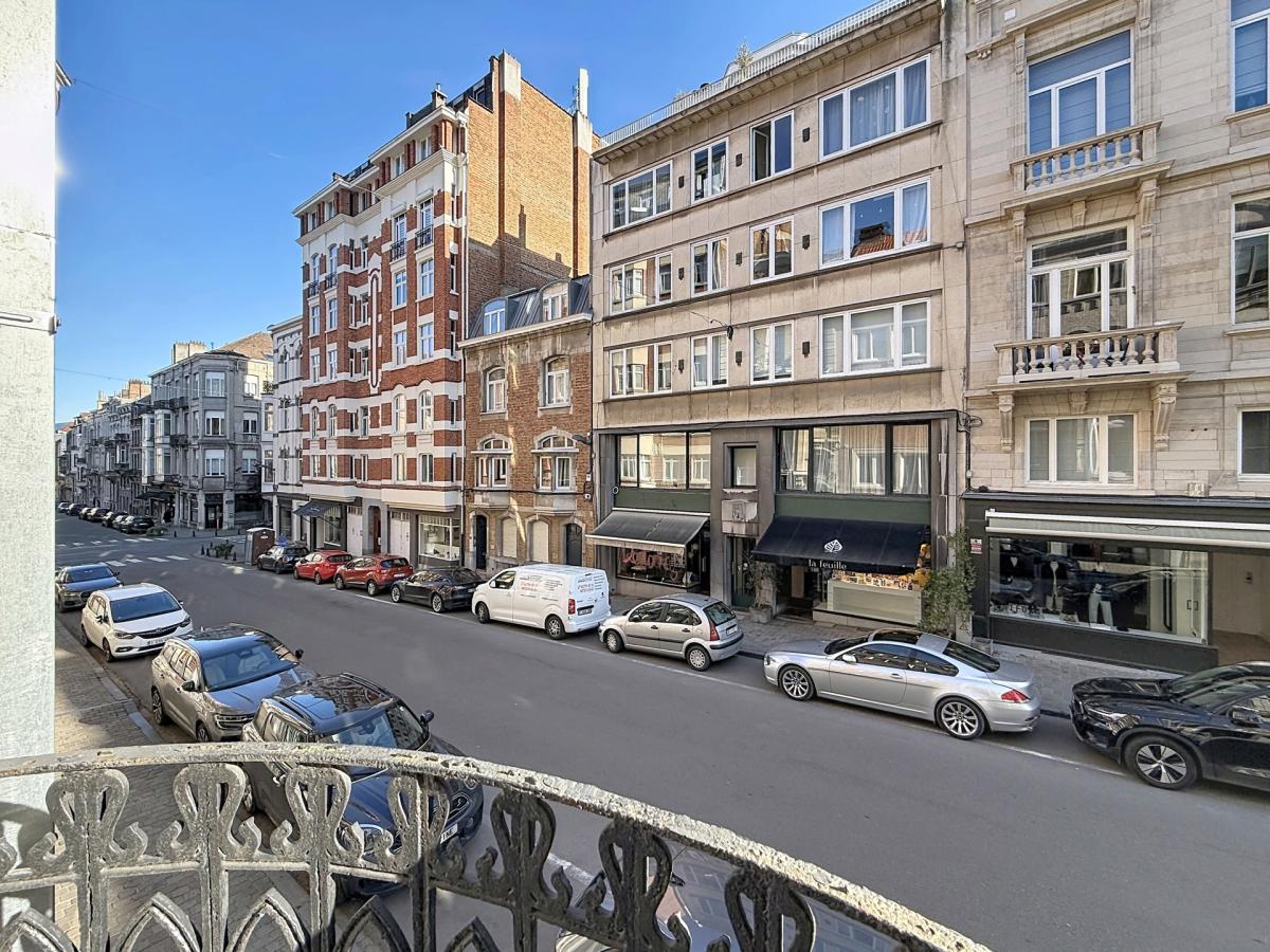 Place Brugmann : Bel appartement 2 chambres + bureau
