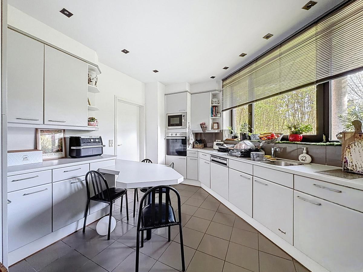 Lycée Français : Magnifique duplex rdc avec jardin + parking