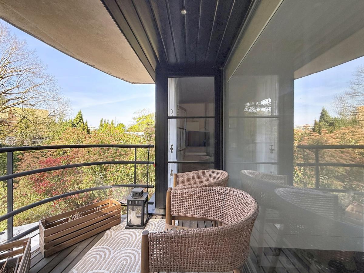 Lycée Français : Magnifique duplex rdc avec jardin + parking