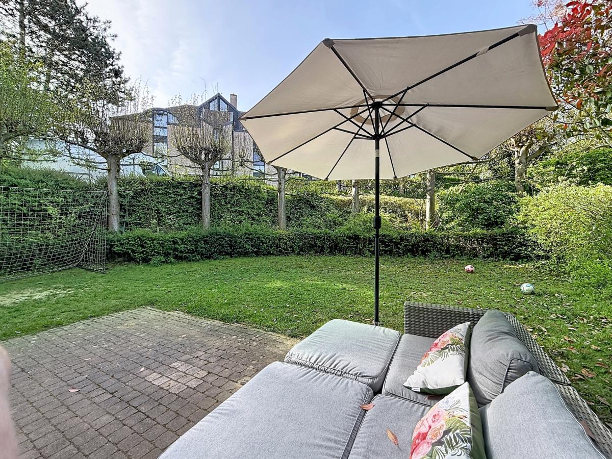 Lycée Français : Magnifique duplex rdc avec jardin + parking