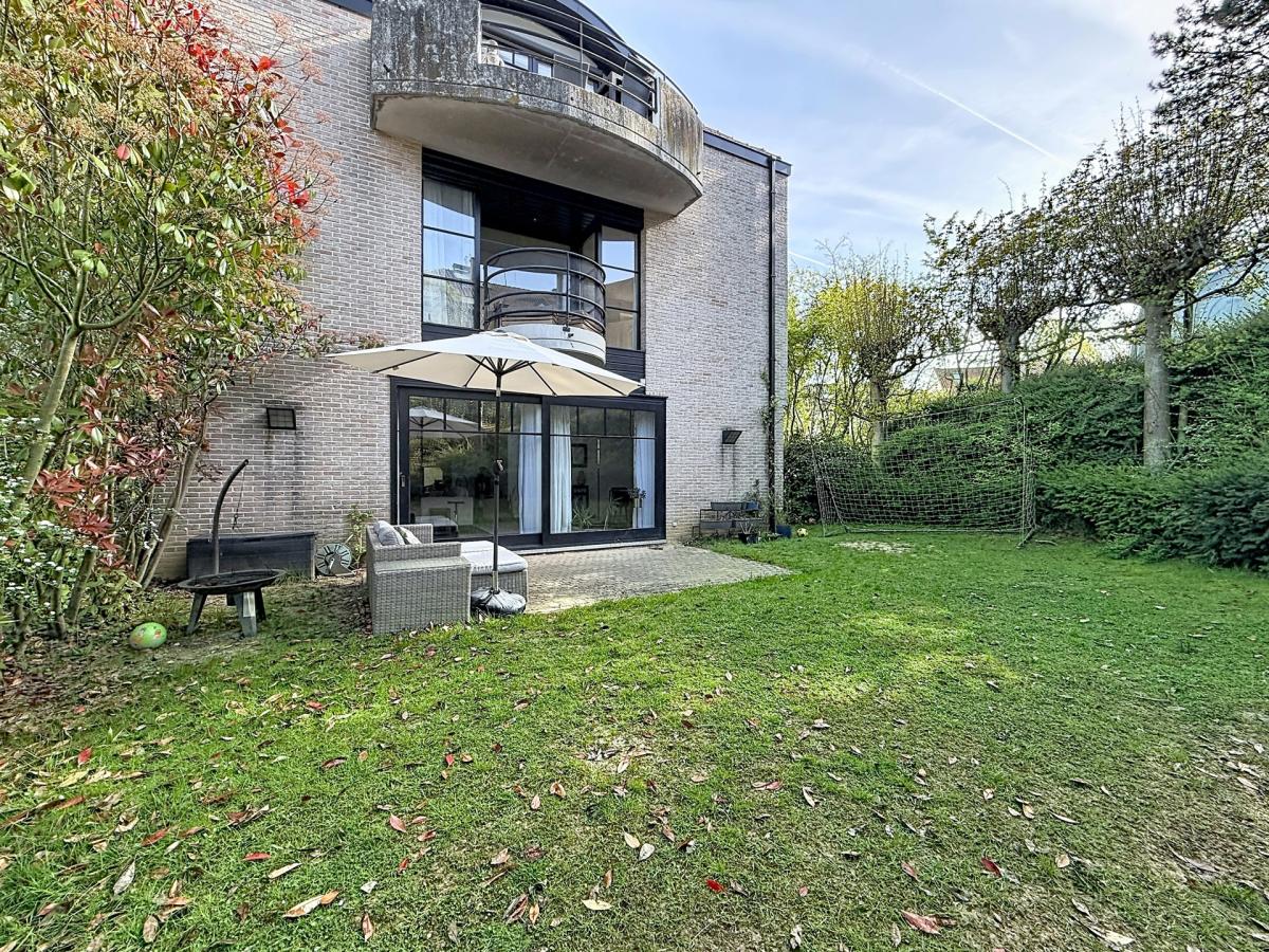Lycée Français : Magnifique duplex rdc avec jardin + parking