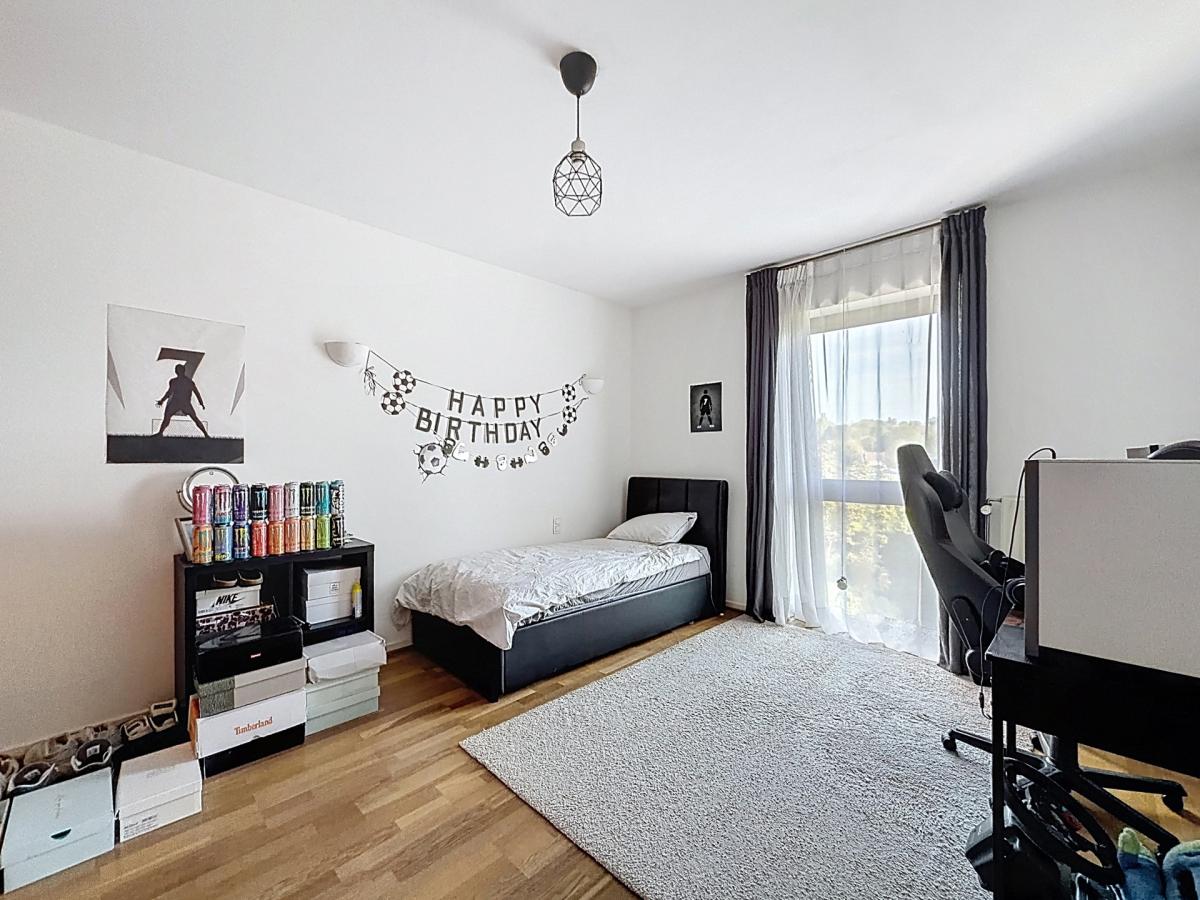 Lycée Français : Magnifique duplex rdc avec jardin + parking