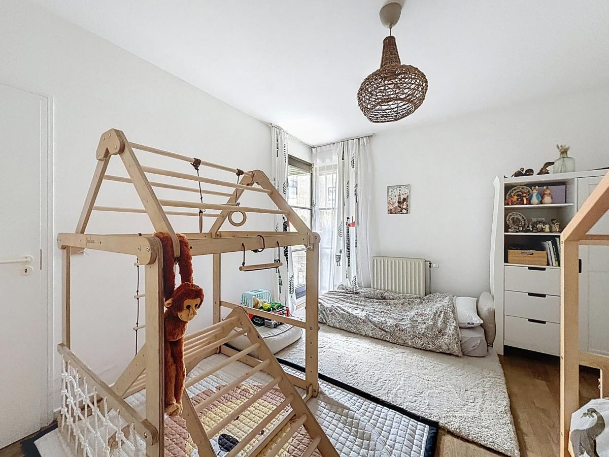 Lycée Français : Magnifique duplex rdc avec jardin + parking