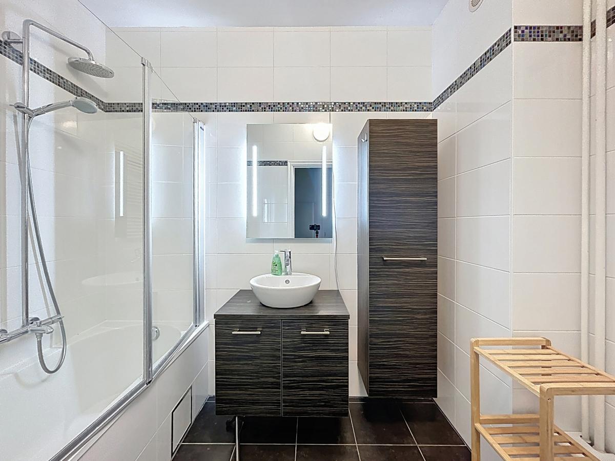 Colonne du Congrès: appartement rénové avec terrasse arrière