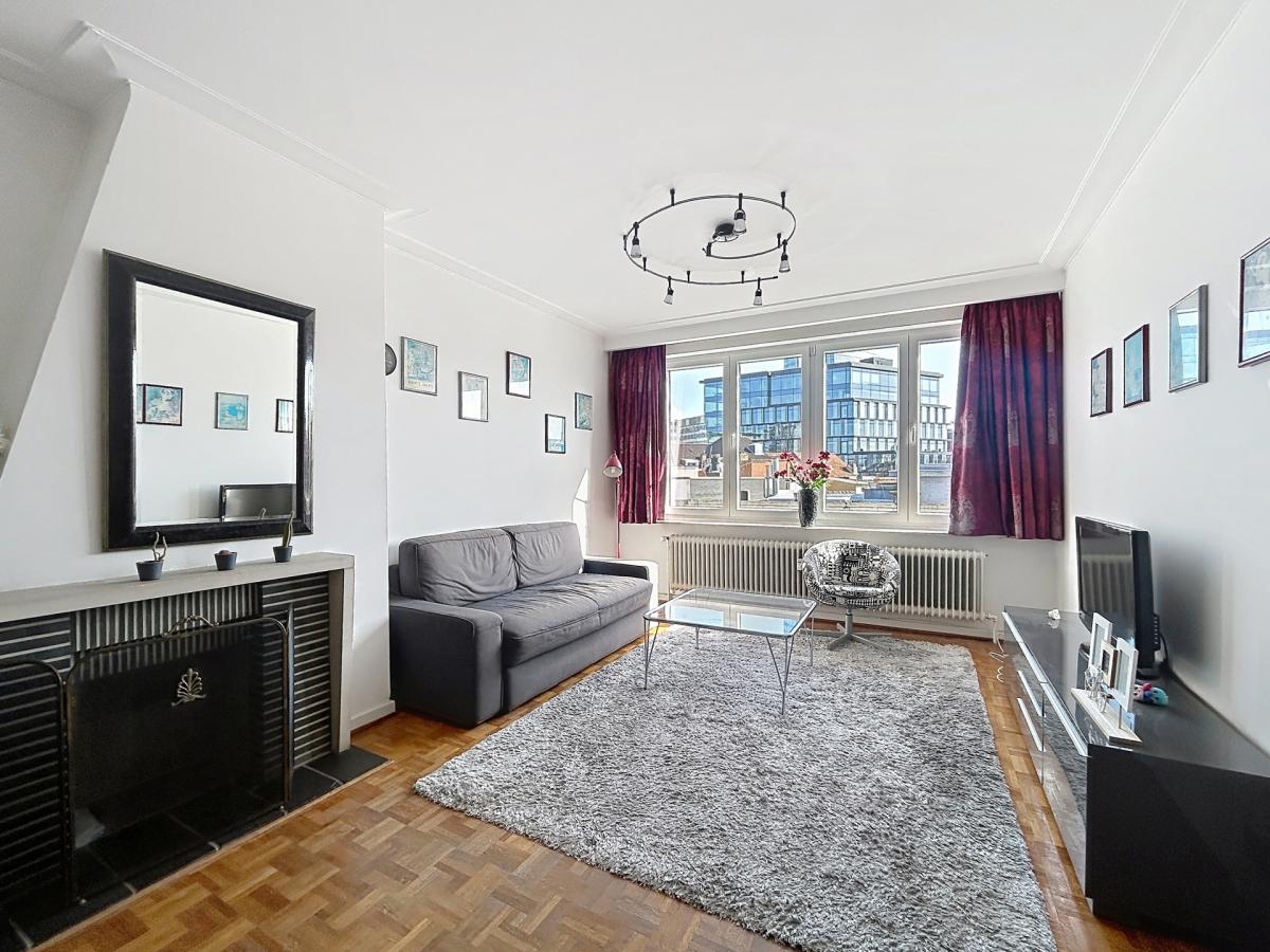 Colonne du Congrès: appartement rénové avec terrasse arrière