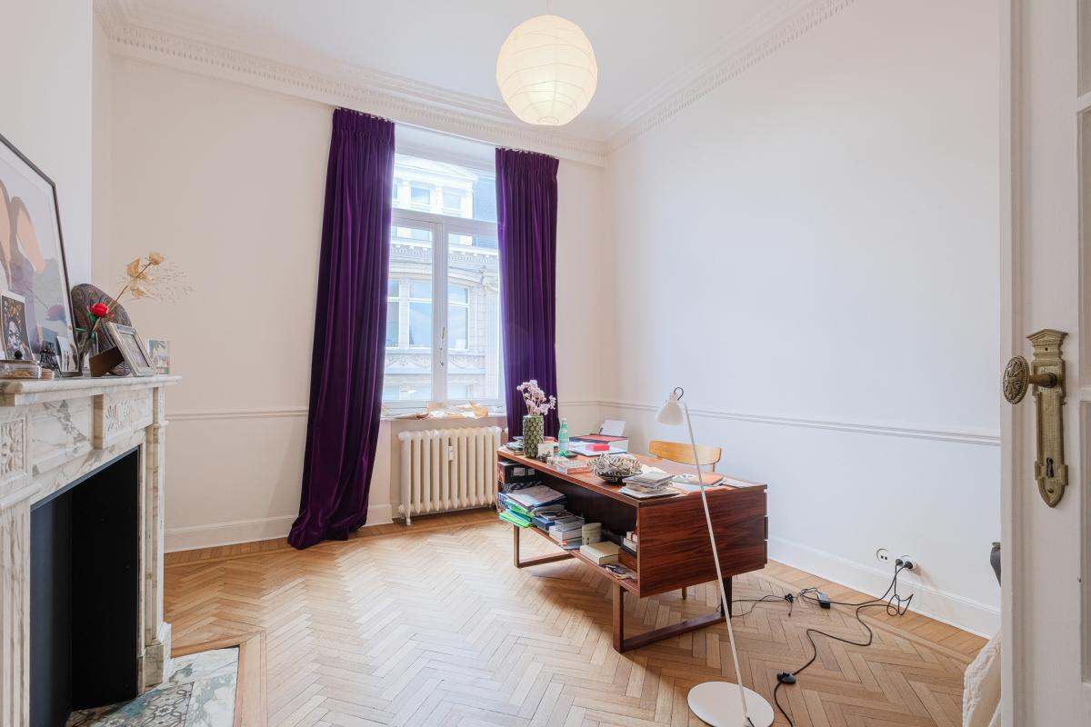 Place Brugmann : bel appartement rénové 4 chambres