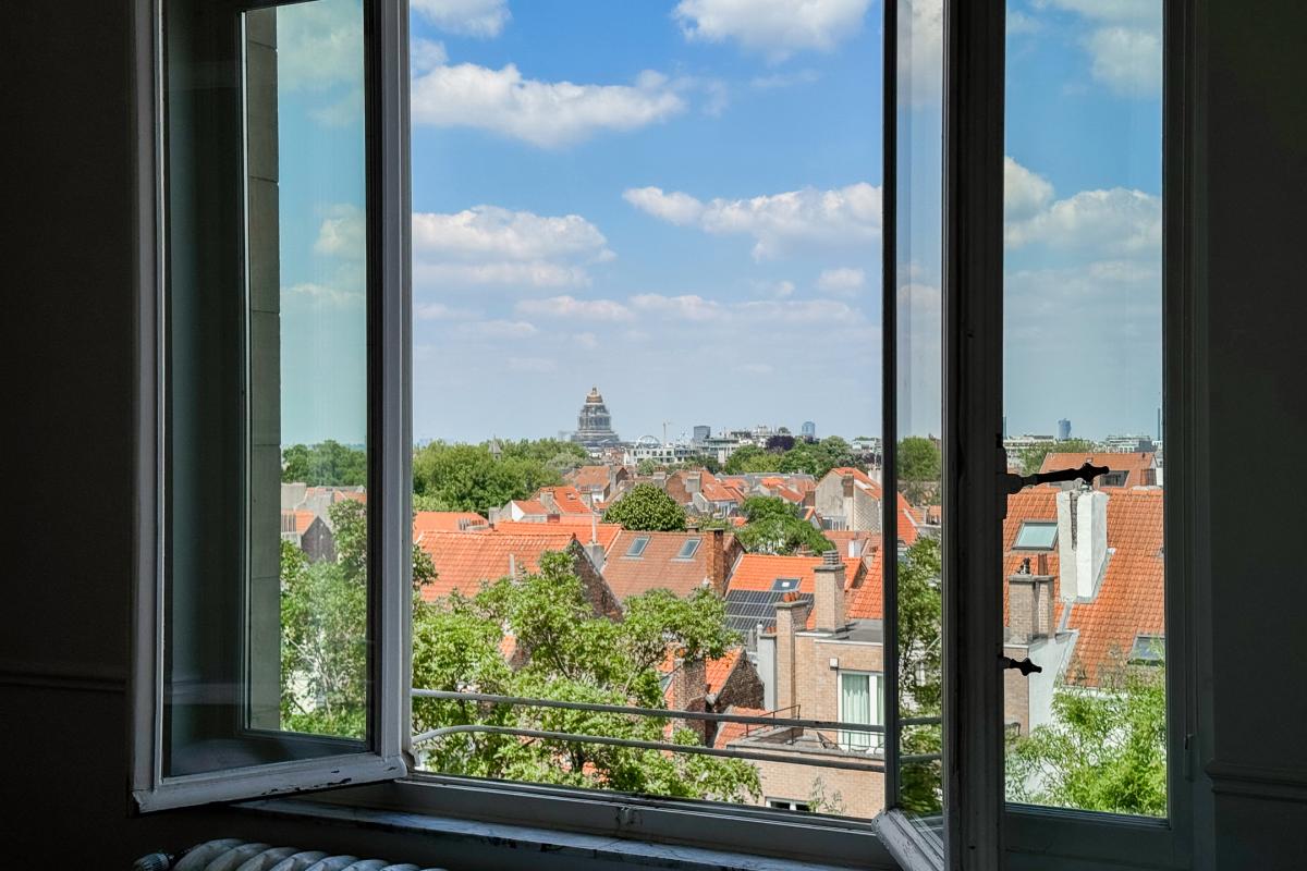 Place Brugmann : bel appartement rénové 4 chambres