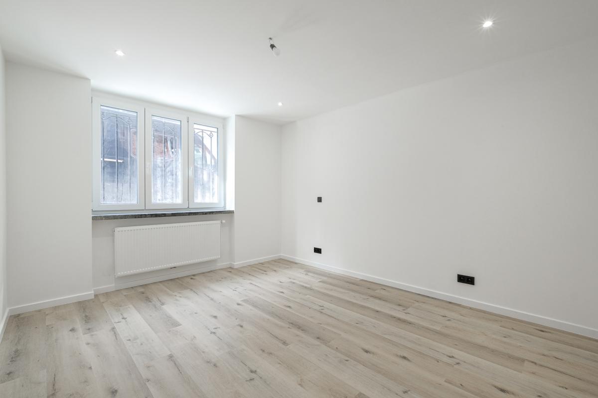 Lepoutre: Magnifique duplex rénové 2 chambres, bureau + cour