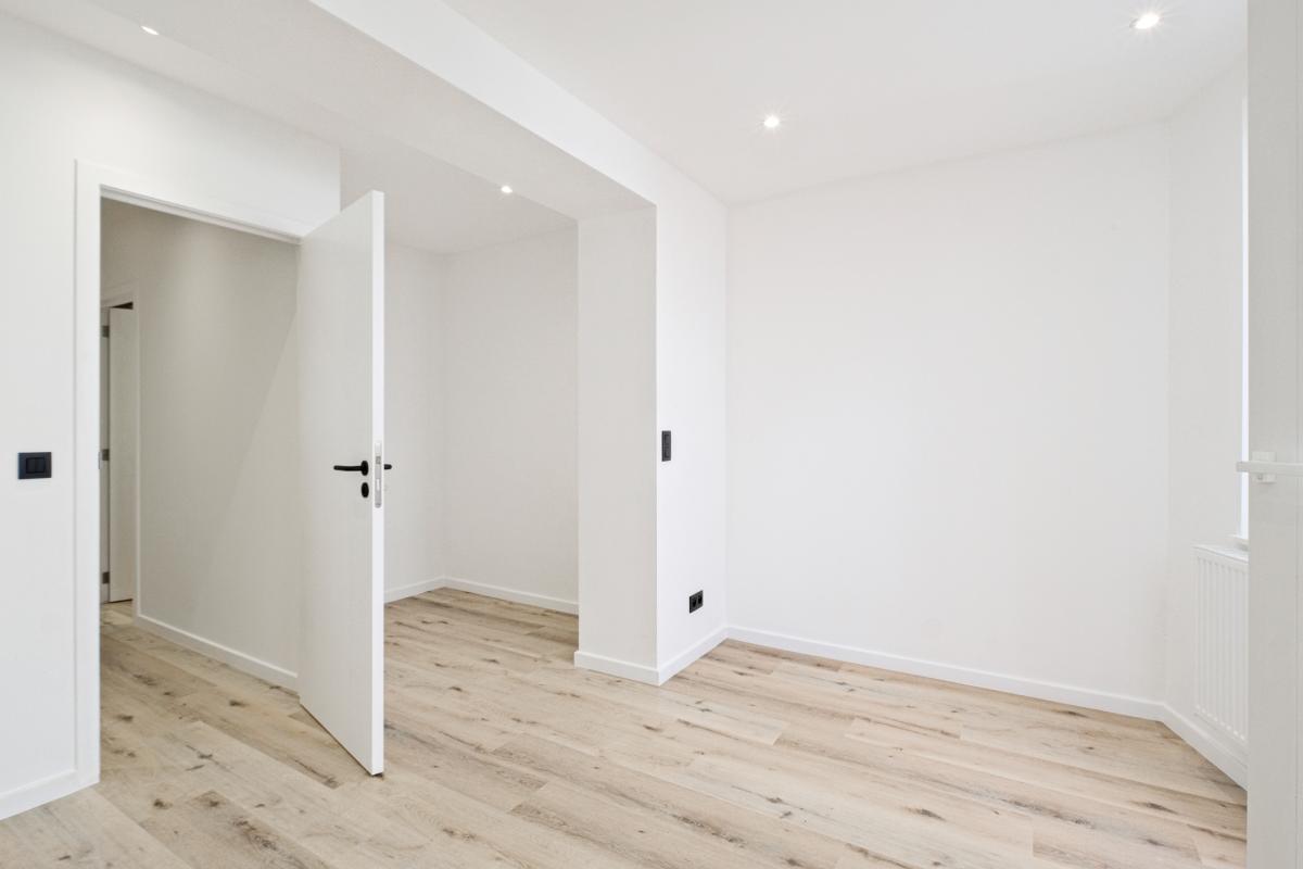 Lepoutre: Magnifique duplex rénové 2 chambres, bureau + cour