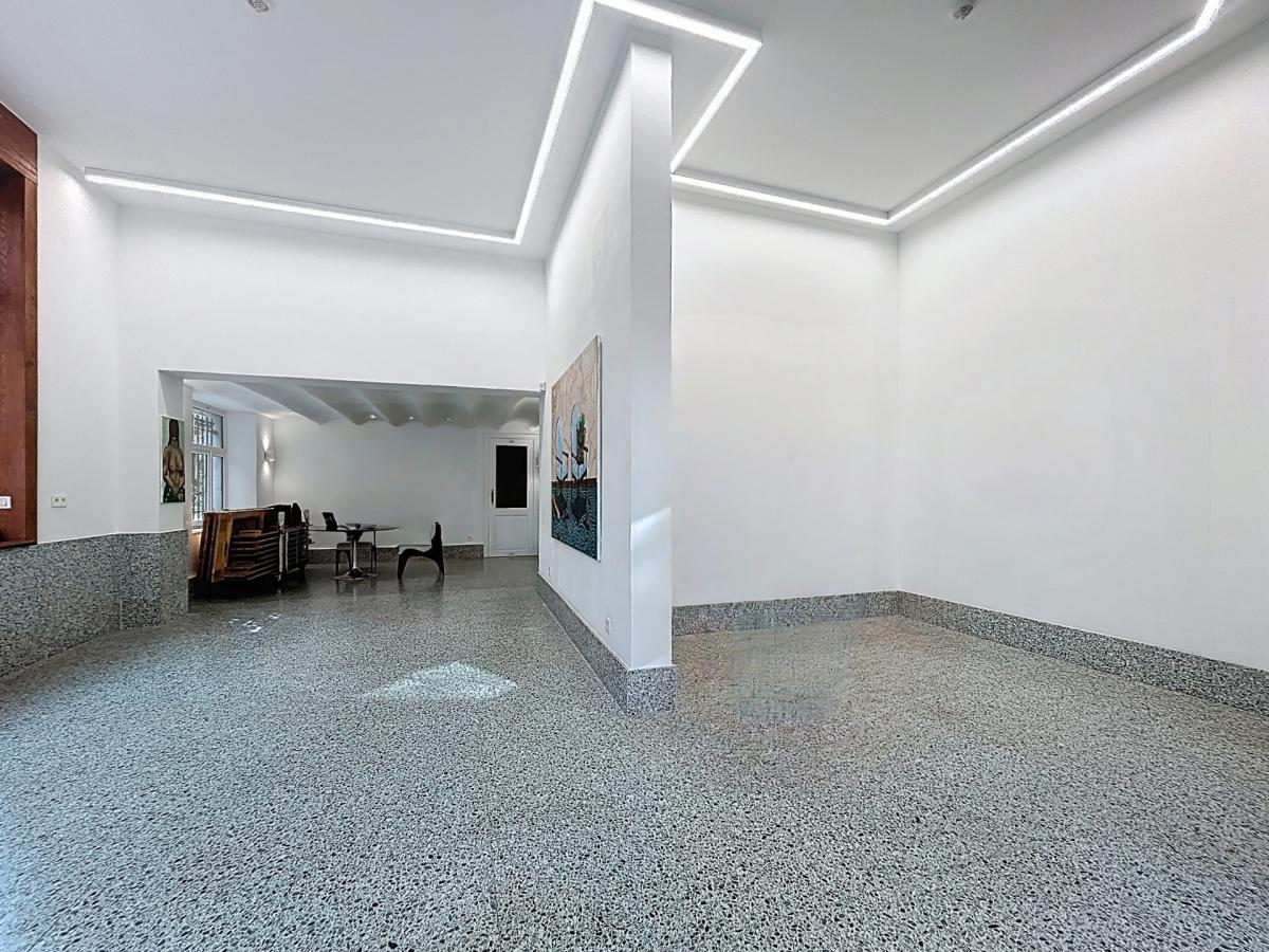 Au cœur du Sablon : Rez commercial remis à neuf