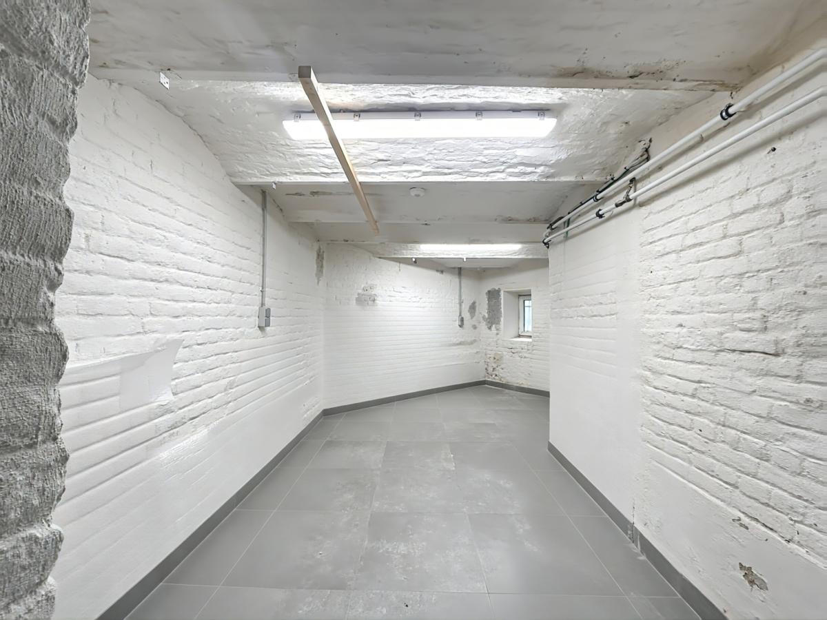 Au cœur du Sablon : Rez commercial remis à neuf