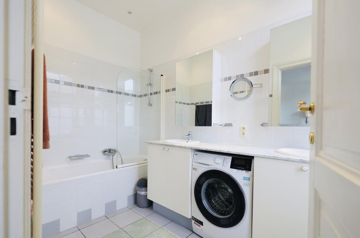 Place Luxembourg: magnifique appartement terrasse S/O 12 m²