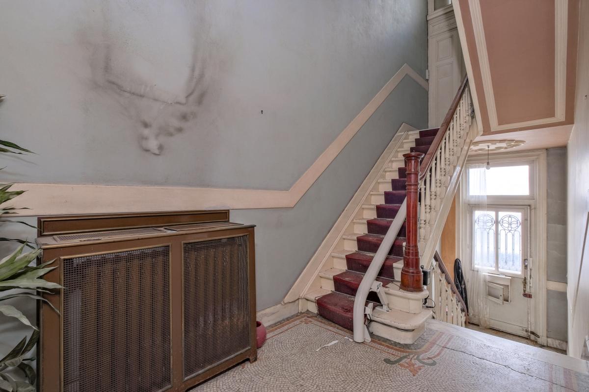 Pl. Brugmann - Maison bourgeoise de ± 580 m² bruts & jardin 