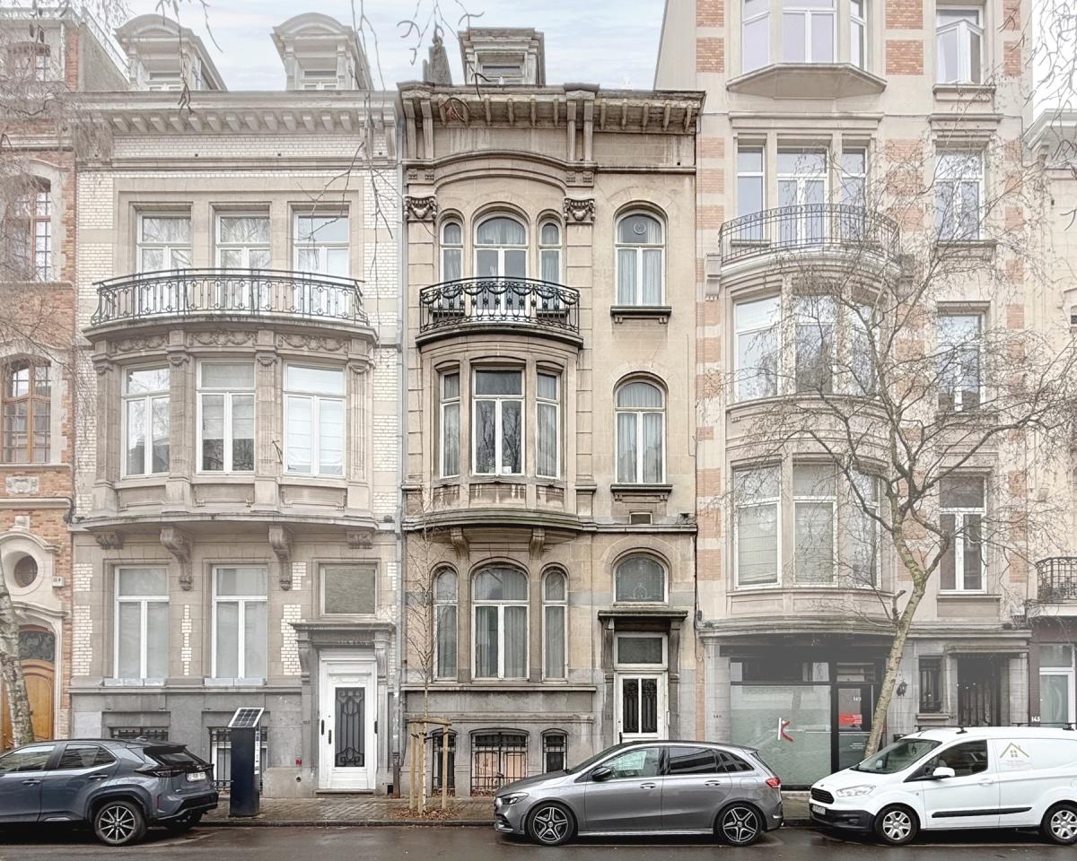 Pl. Brugmann - Maison bourgeoise de ± 580 m² bruts & jardin 