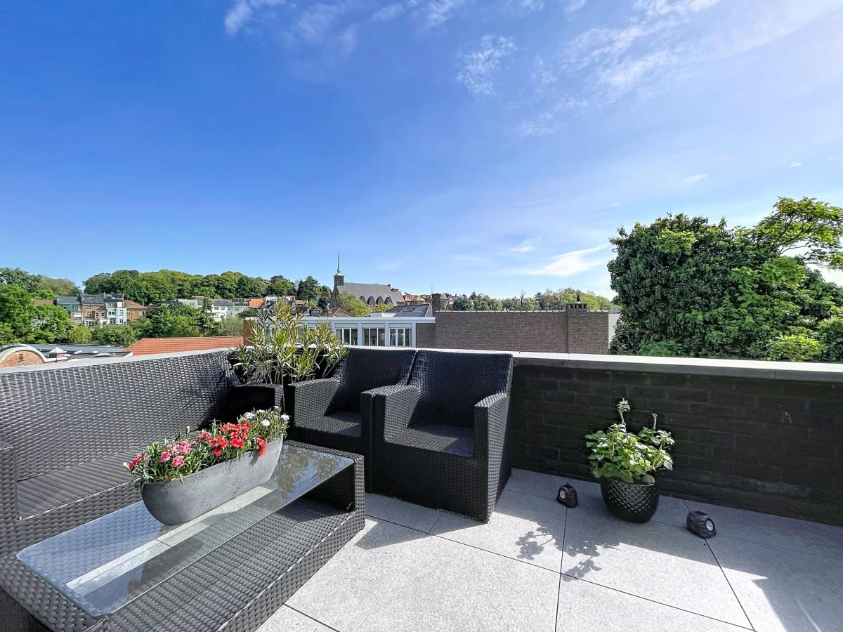 Penthouse ± 85 m² + terrasse ± 20 m² + parking 