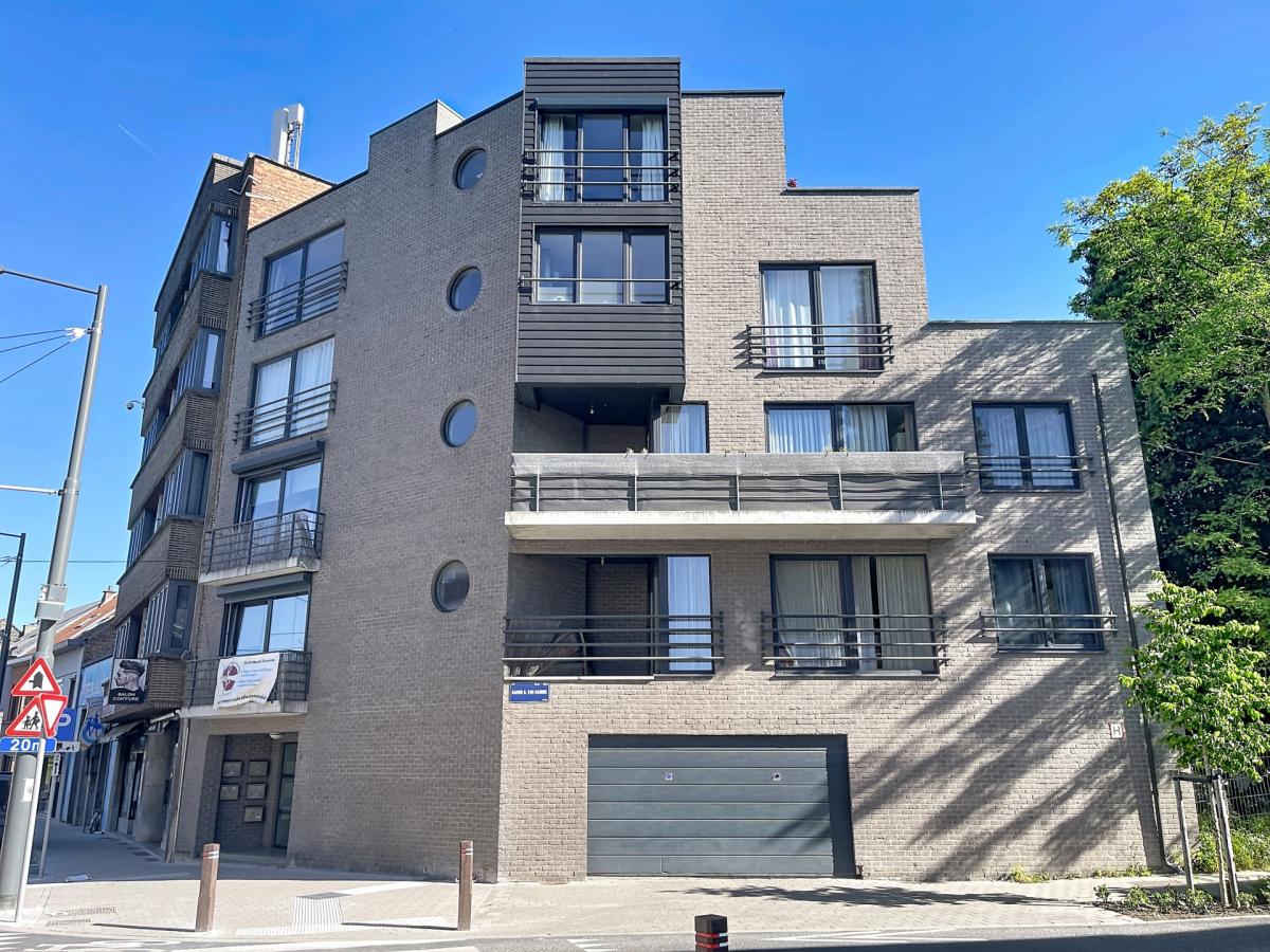 Penthouse ± 85 m² + terrasse ± 20 m² + parking 